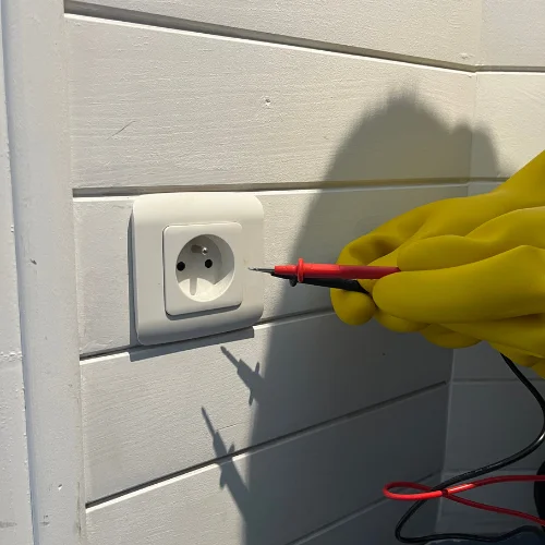 audit_prise Audit d'une prise électrique.