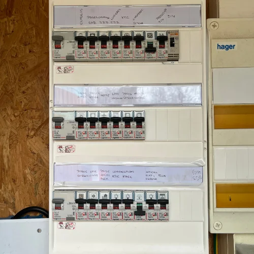 Photo d'un tableau électrique.