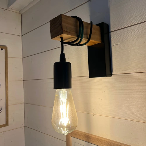 Photo d'un luminaire en bois.