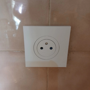 Pose de prise électrique